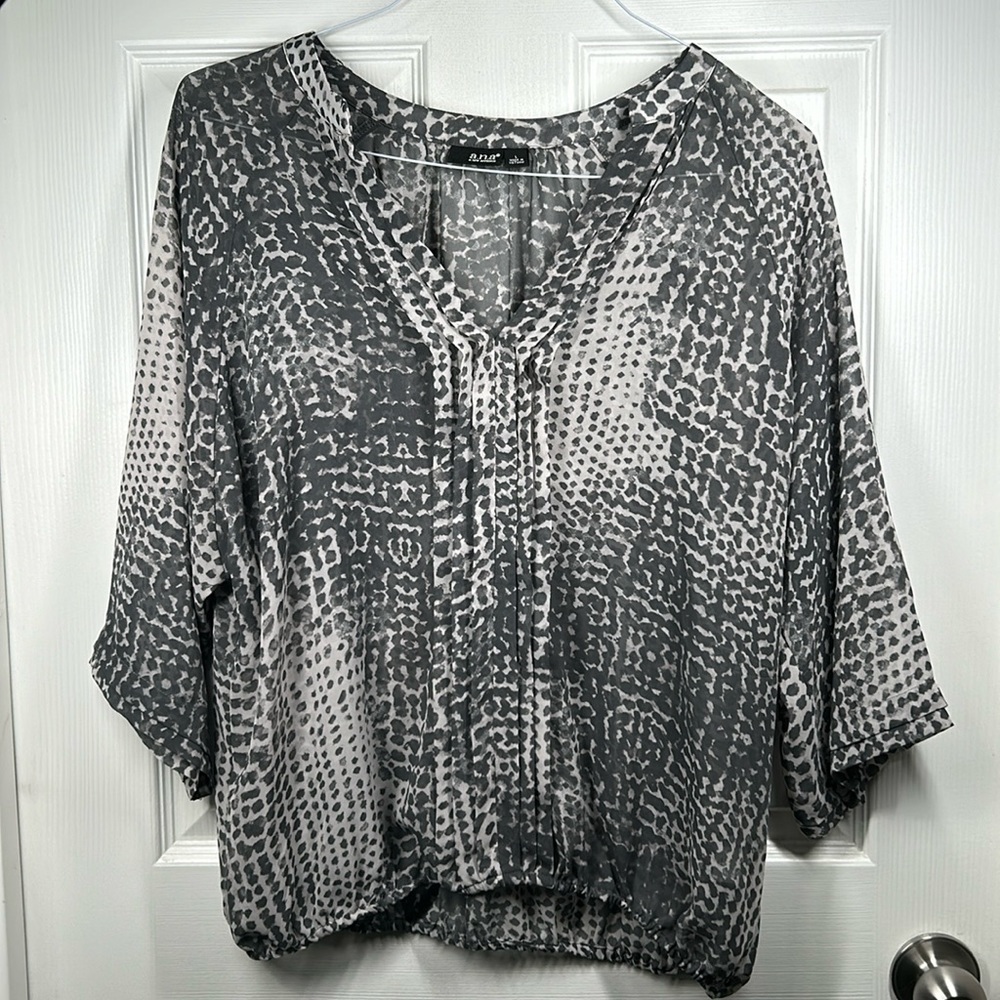 a.n.a A New Approach V-neck Blouse with pleats Size Large